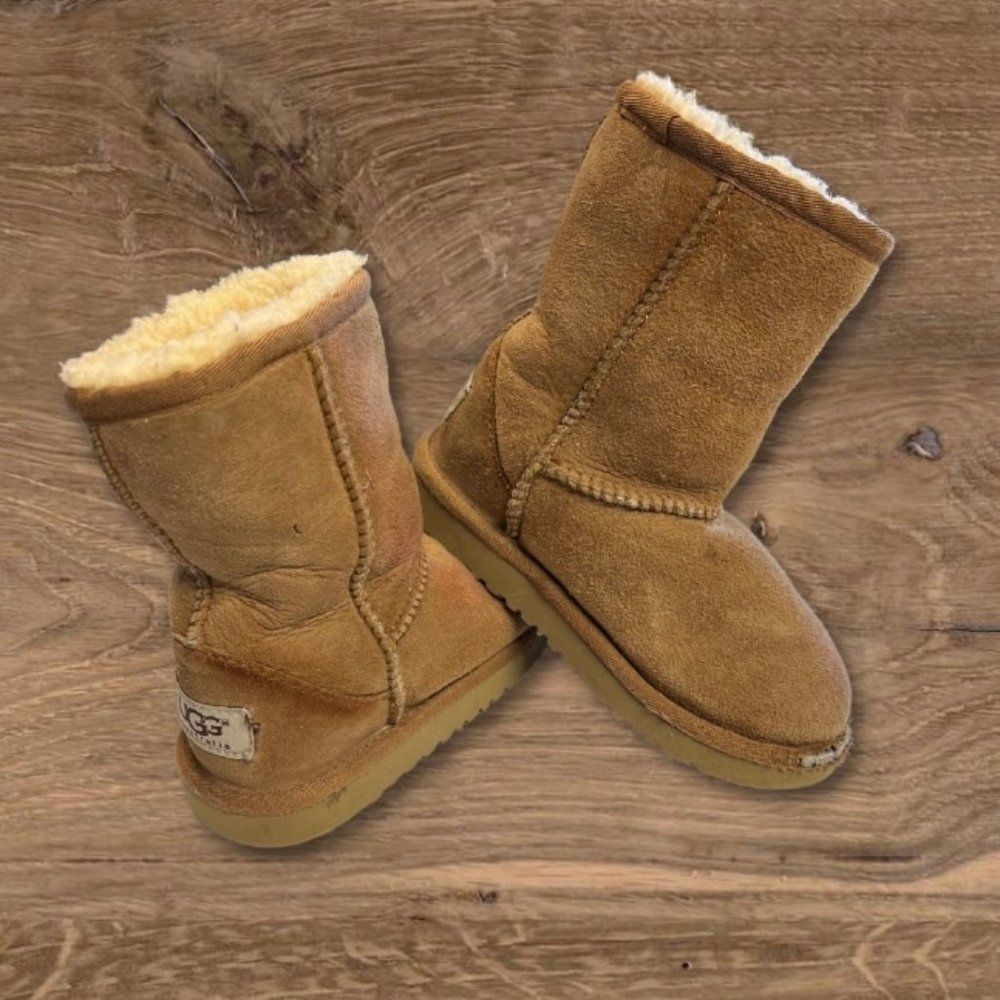 Ugg Classic Short II Chestnut Brown Slip-On Boots - Size 7